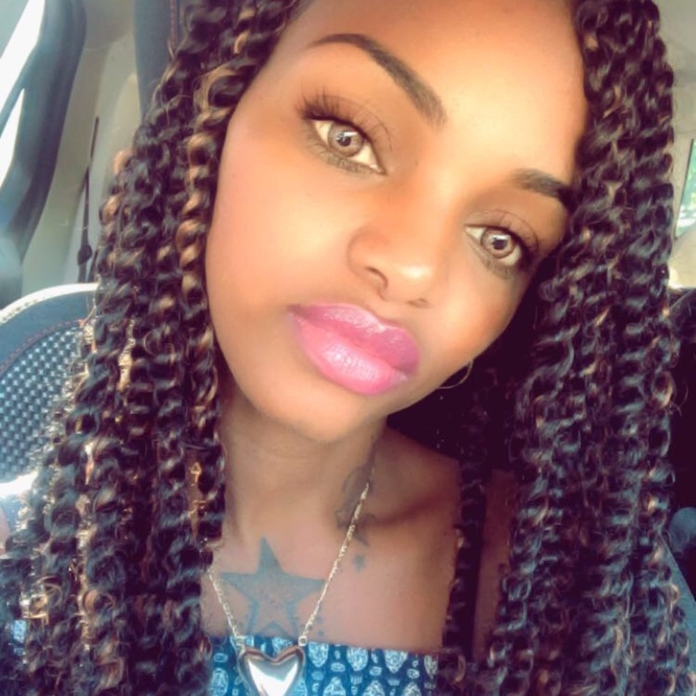 Meet your Posher, Fatima